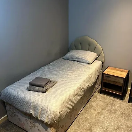 Modern 2 Bedroom