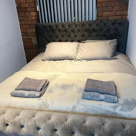 Modern 2 Bedroom Bradford (West Yorkshire)